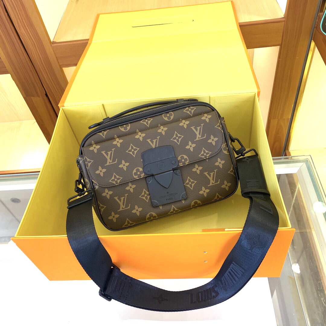 LV bag 142